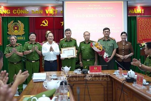 Khen thưởng lực lượng tham gia phá án vụ 2 bé gái bị bắt cóc ở phố đi bộ Nguyễn Huệ