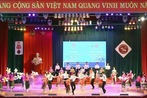 Thắm tình hữu nghị đặc biệt Việt Nam - Lào