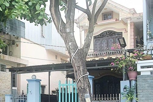 Huế: Sập tường ki-ốt khiến 1 người tử vong, 3 người bị thương