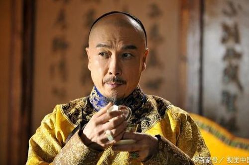 Một ngày của hoàng đế: Thức dậy lúc 4 giờ sáng, làm việc suốt 12 tiếng, liệu có 'sướng như vua'?