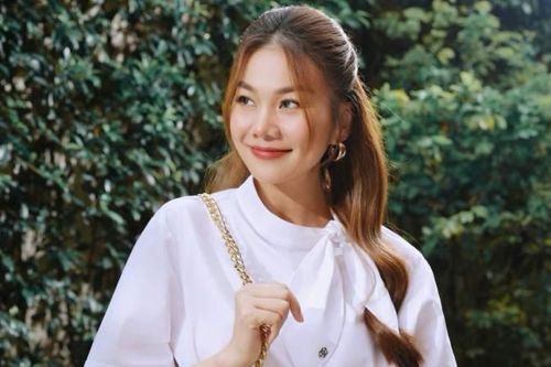 Thanh Hằng khoe dáng với trang phục thanh lịch, khẳng định vị thế siêu mẫu hàng đầu