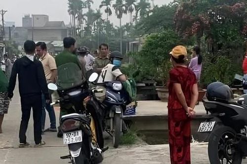 Phát hiện thi thể trẻ sơ sinh còn nguyên dây rốn trôi dưới mương nước