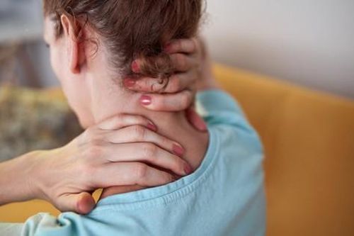 4 bài tập cần tránh khi bị viêm khớp cổ