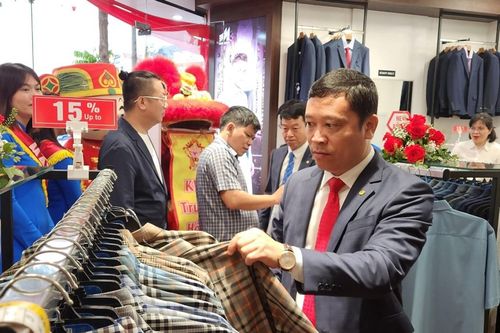 May 10 và câu chuyện xâm nhập thị trường ngoại bằng thương hiệu Việt