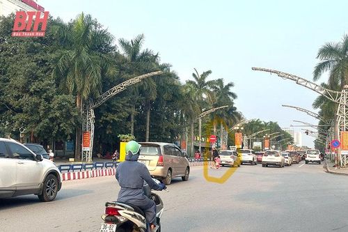 Người đi bộ cần nghiêm túc chấp hành các quy định về trật tự an toàn giao thông