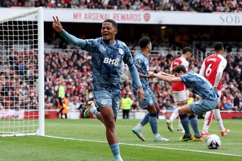 Arsenal thua bẽ mặt Aston Villa, Pep Guardiola cười tươi