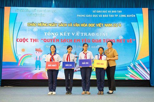 Trao giải Cuộc thi 'Quyển sách em yêu qua từng nét vẽ'