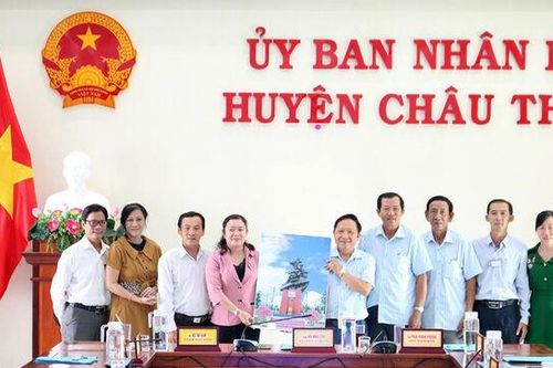 Thị xã Cai Lậy học tập và trao đổi kinh nghiệm thực hiện Chương trình mục tiêu quốc gia giảm nghèo bền vững tại huyện Châu Thành