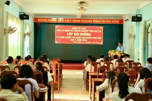Gia Lai: 81 đảng viên tham gia lớp bồi dưỡng lý luận chính trị