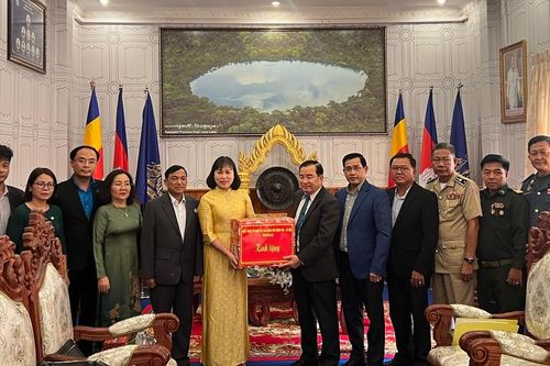 Mặt trận và các đoàn thể chính trị-xã hội tỉnh Gia Lai chúc Tết Chol Chnam Thmay tại tỉnh Ratanakiri