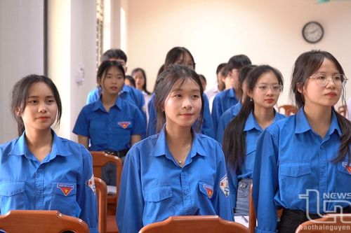 Định Hóa: Khai giảng lớp nhận thức về Đảng đầu tiên cho 52 học sinh THPT