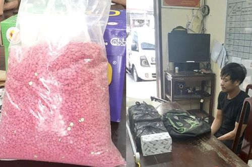 Bắt giữ 2 đối tượng vận chuyển gần 6 kg ma túy từ Huế ra Quảng Bình