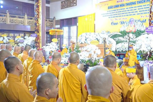 Ban Trị sự GHPGVN tỉnh Vĩnh Long viếng tang Thượng tọa Thích Phước Hạnh
