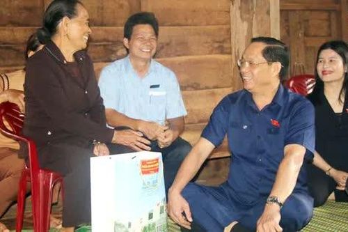 Bí thư Đảng ủy 'truyền lửa' xây dựng nông thôn mới