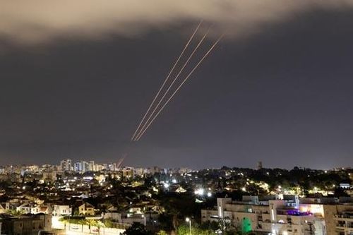 Trung Đông lại sục sôi khi Iran tấn công Israel