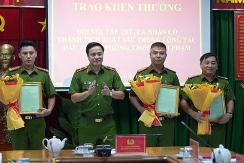 Công an TP Hồ Chí Minh khen thưởng các tập thể, cá nhân xuất sắc trong phá án 'nóng'