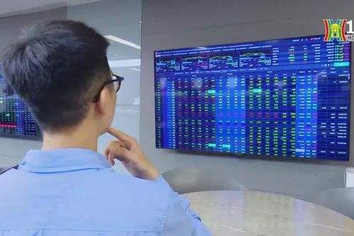 Chứng khoán 15/4, VN-Index lao dốc theo chiều thẳng đứng