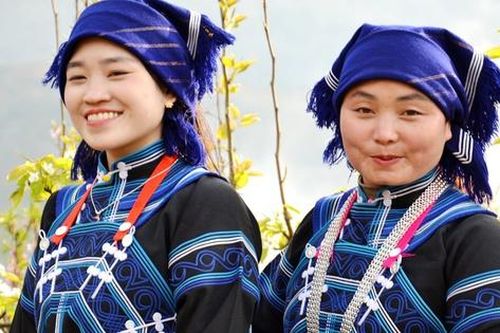 Lào Cai tôn vinh nét đẹp, giá trị văn hóa trang phục truyền thống các dân tộc