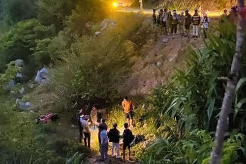 Xe máy lao xuống vực, hai cô gái 18 tuổi thương vong