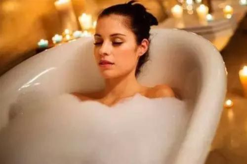 Cách tắm giúp chị em đốt mỡ thừa, giảm cân hiệu quả