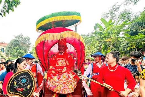 Lễ hội đình Hùng Lô thu hút hàng nghìn người tham dự