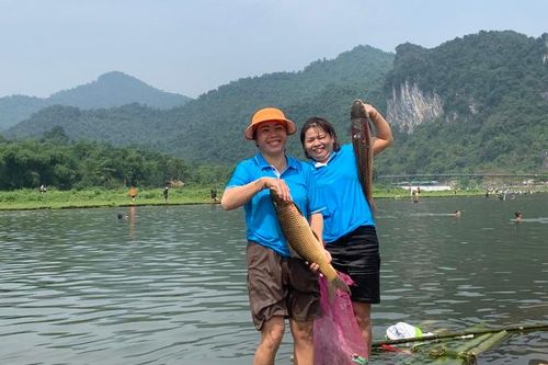 Nghệ An: Hàng nghìn người hào hứng tham gia lễ hội bắt cá trên sông Giăng