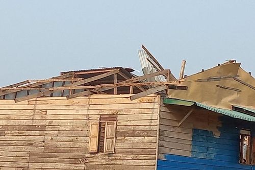 Lốc xoáy, mưa đá kèm theo gió mạnh 'quét' qua 3 xã miền núi Quảng Trị