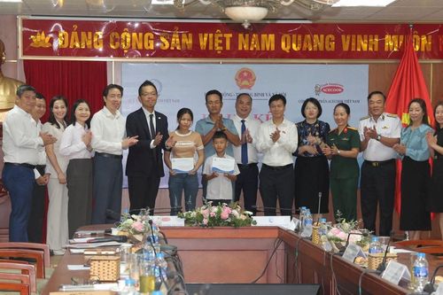 Hỗ trợ trẻ em hoàn cảnh đặc biệt, khó khăn tại 18 tỉnh ven biển