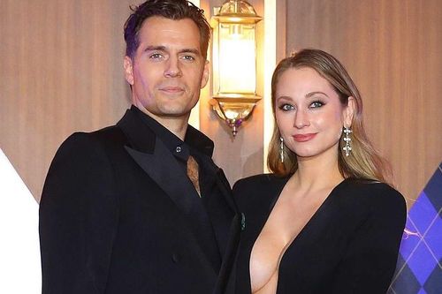 Ảnh hẹn hò của Henry Cavill và bạn gái CEO