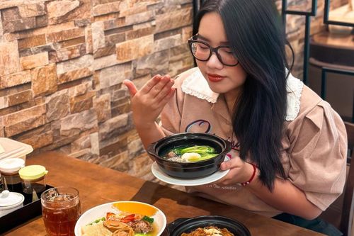 Cầm 100.000 đồng ăn được gì ở khu đô thị Sala giờ trưa?