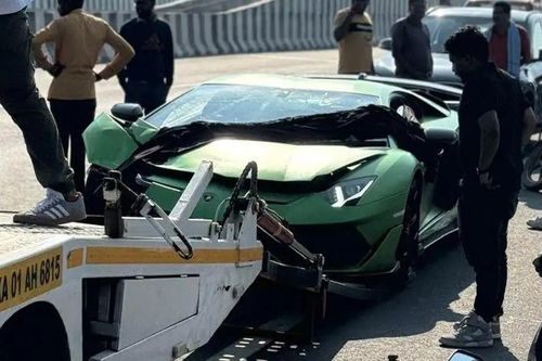 Lamborghini Aventador SVJ gặp tai nạn ở Ấn Độ