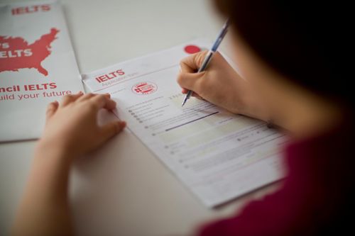 Đủ chiêu quảng cáo dụ phụ huynh 'vào tròng' của trung tâm tiếng Anh