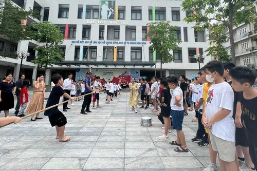 Hà Nội thống nhất mức thu phí sinh hoạt ngoại khóa, tiền nước uống