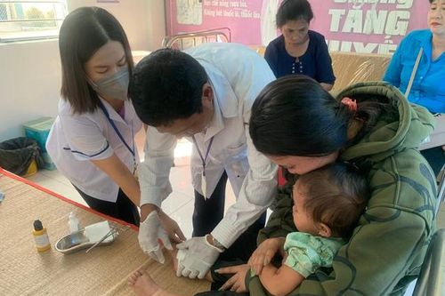 'Cú hích' nâng cấp các trạm y tế xã
