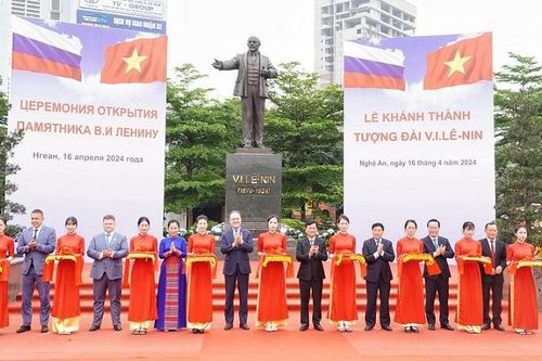 Khánh thành tượng V.I. Lenin tại thành phố Vinh, Nghệ An