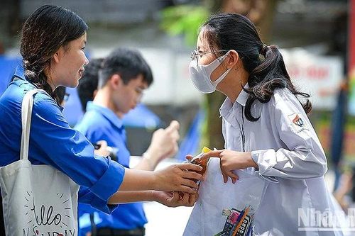Tích hợp mô hình 'Trải nghiệm 1 ngày là sinh viên' vào chương trình 'Tiếp sức mùa thi'