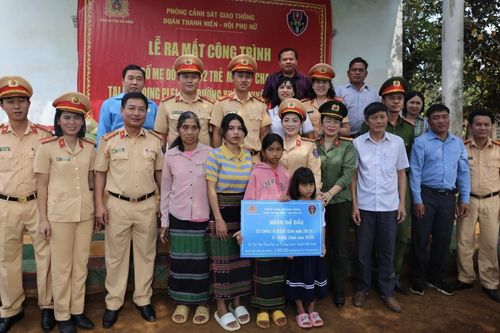 Những mái ấm thắm tình người