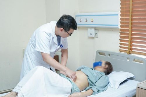 Bệnh nhân 'sốc nặng' khi có hai bàng quang