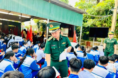 Bộ đội Biên phòng tuyên truyền phòng chống ma túy cho học sinh