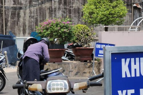 Trưởng phòng quên mất mình có chồng vì bệnh 'nhớ nhớ - quên quên'