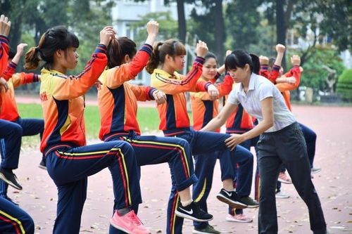 Học thể dục ngày nắng nóng: Không áp đặt máy móc