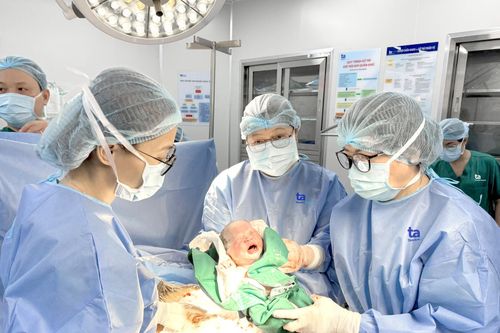 'Tìm con' cho phụ nữ bị vô sinh thứ phát