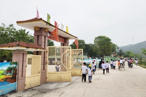 Phản đối sáp nhập điểm lẻ về trường chính ở Nghệ An: Thiệt thòi cho học sinh