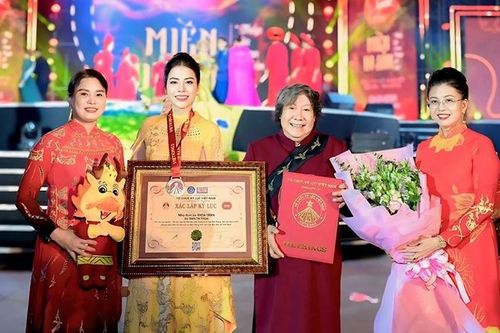 NTK Thoa Trần góp phần tôn vinh lịch sử - văn hóa Hùng Vương qua ngôn ngữ thời trang