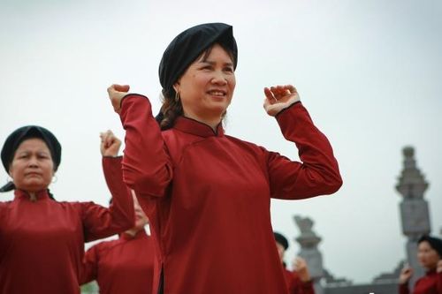Về đất Tổ nghe Xoan làng cổ