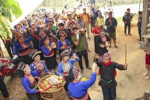 Phục dựng Tết té nước của người Lào tỉnh Điện Biên
