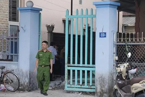 Tường công trình sụp đổ, 4 người thương vong