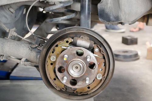 Nhiều người lái xe lâu năm không hiểu vì sao phanh tang trống thường ở bánh sau