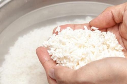 4 lý do bạn cần vo gạo trước khi nấu cơm