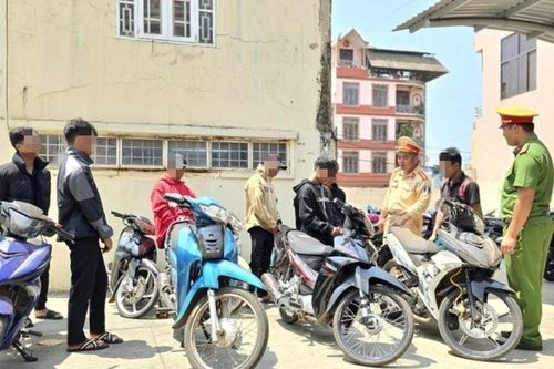Xử phạt 32 thanh thiếu niên nẹt pô, đánh võng số tiền hơn 121 triệu đồng